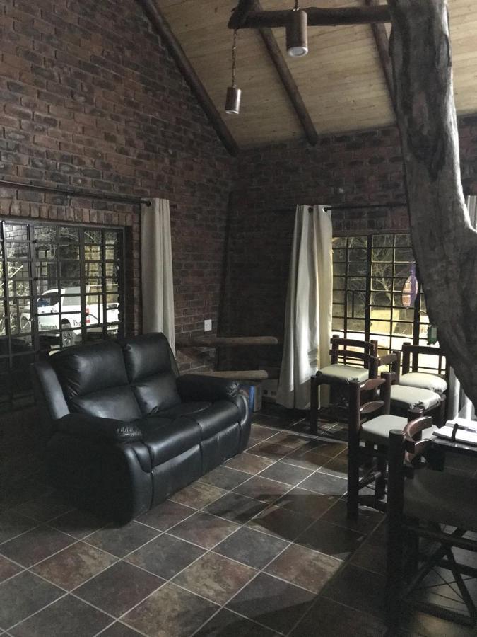 Kruger Wild Dog Inn Marloth Park Esterno foto