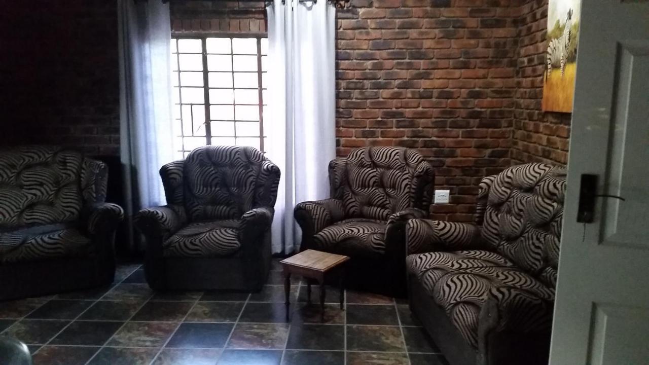Kruger Wild Dog Inn Marloth Park Esterno foto