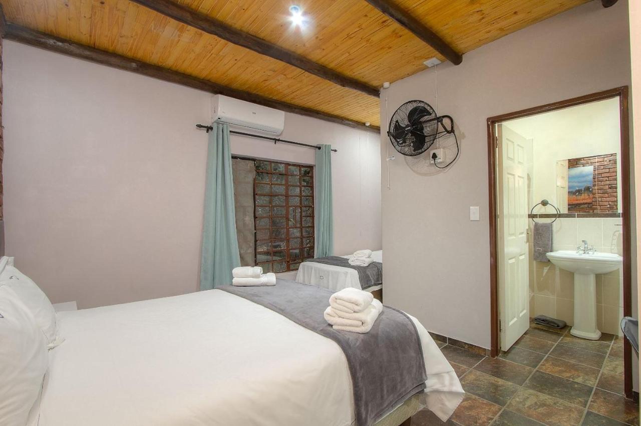 Kruger Wild Dog Inn Marloth Park Esterno foto