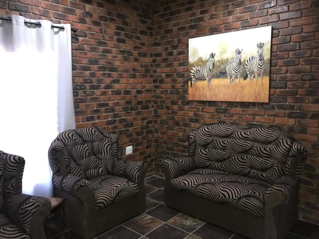 Kruger Wild Dog Inn Marloth Park Esterno foto
